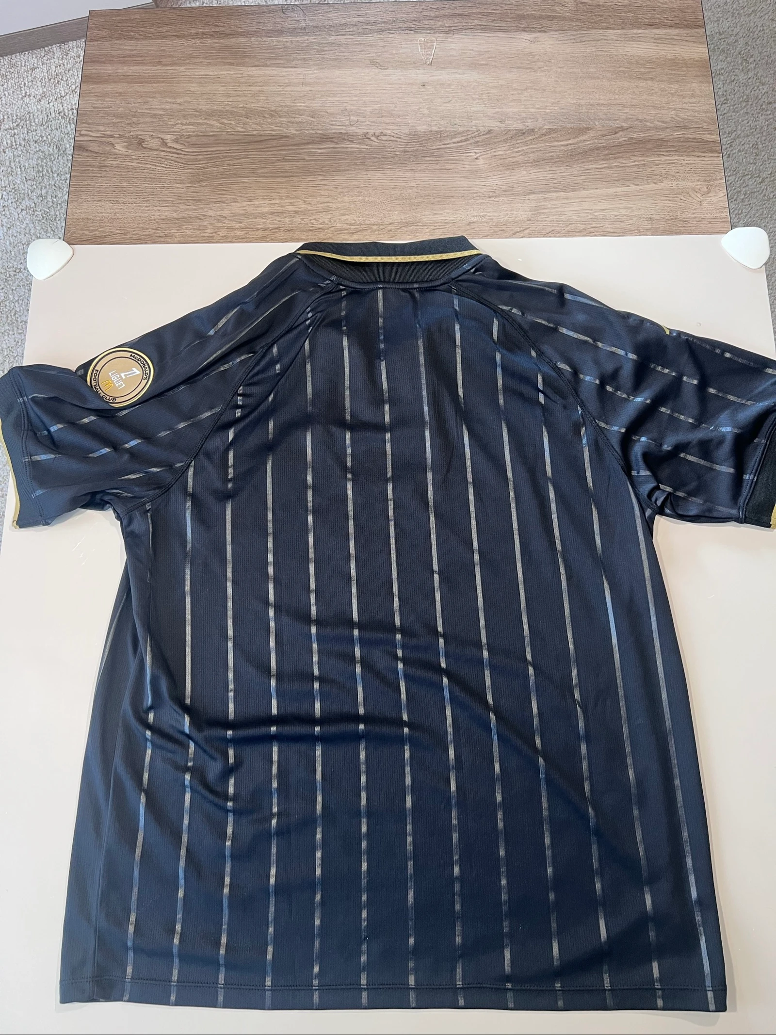 Camiseta de fútbol con cuello Kappa x FC McDonald's Ligue 1 negro y dorado - Talla L (Edición Limitada - 116689) – photo 2